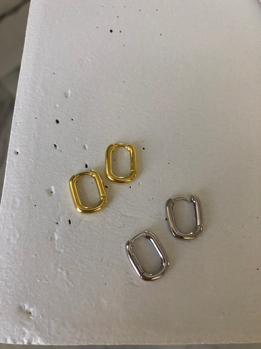 Huggie earring -gold