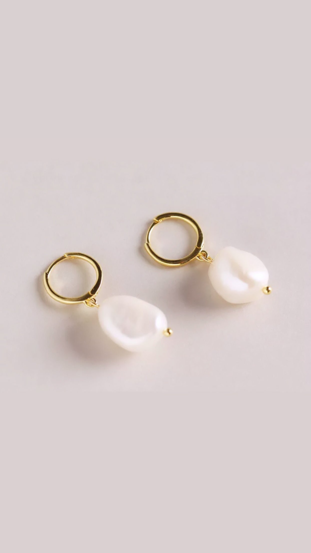 Baroque pearl drop earring